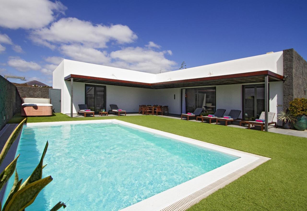 Luxury Los Mojones Villa Short Walk To Old Town Private Heated Pool Villa Los Mojones Angie Puerto Del Carmen 蒂亚斯 外观 照片