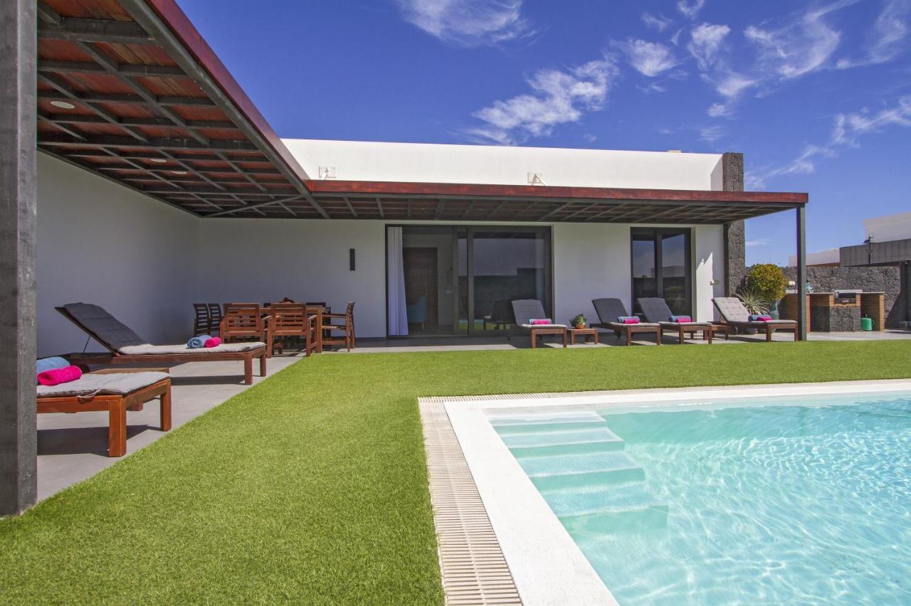 Luxury Los Mojones Villa Short Walk To Old Town Private Heated Pool Villa Los Mojones Angie Puerto Del Carmen 蒂亚斯 外观 照片