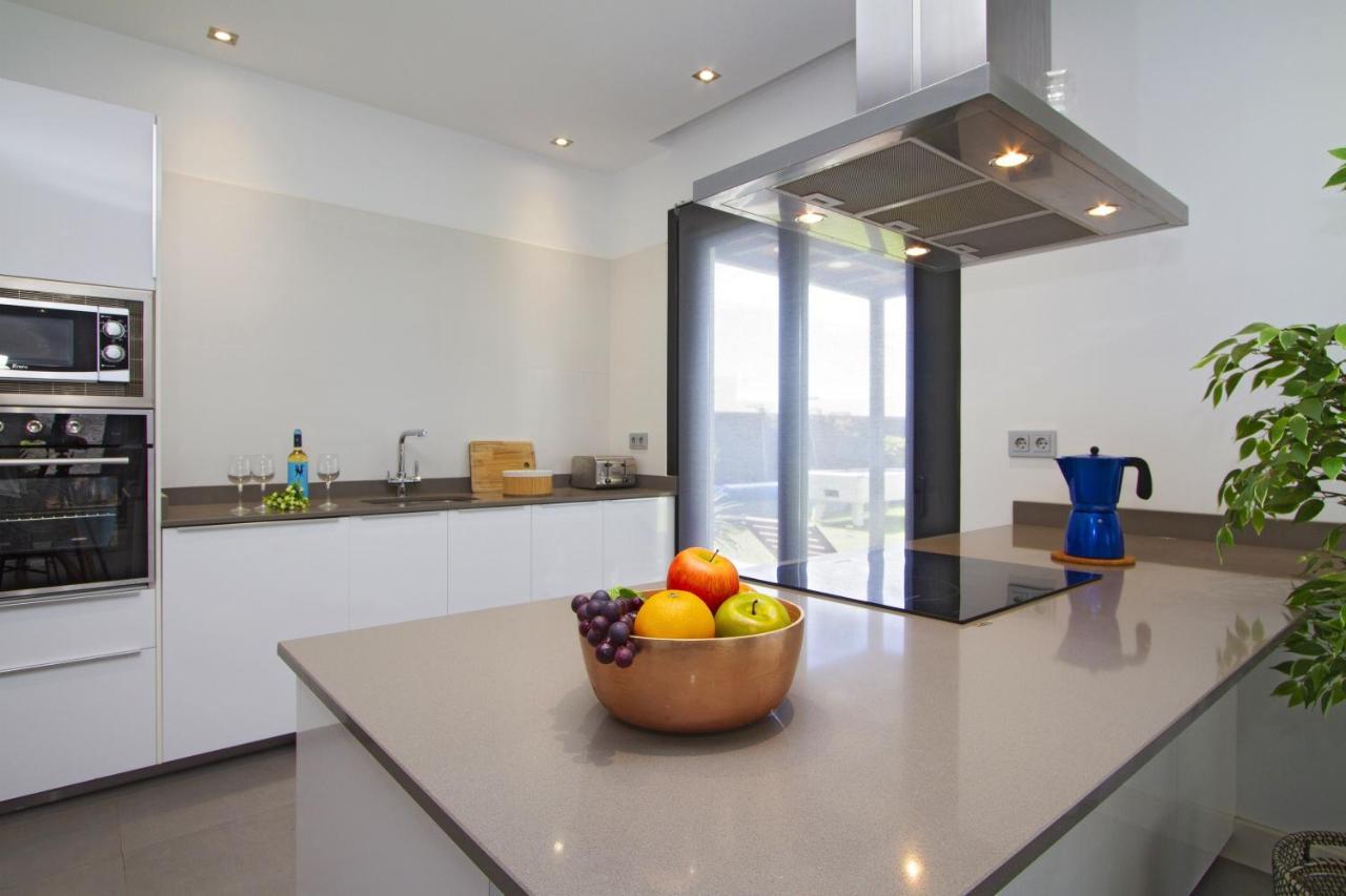Luxury Los Mojones Villa Short Walk To Old Town Private Heated Pool Villa Los Mojones Angie Puerto Del Carmen 蒂亚斯 外观 照片