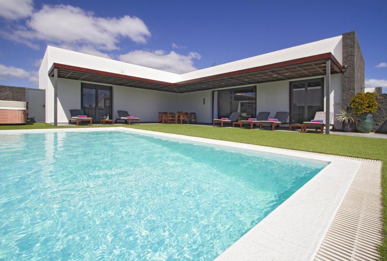 Luxury Los Mojones Villa Short Walk To Old Town Private Heated Pool Villa Los Mojones Angie Puerto Del Carmen 蒂亚斯 外观 照片